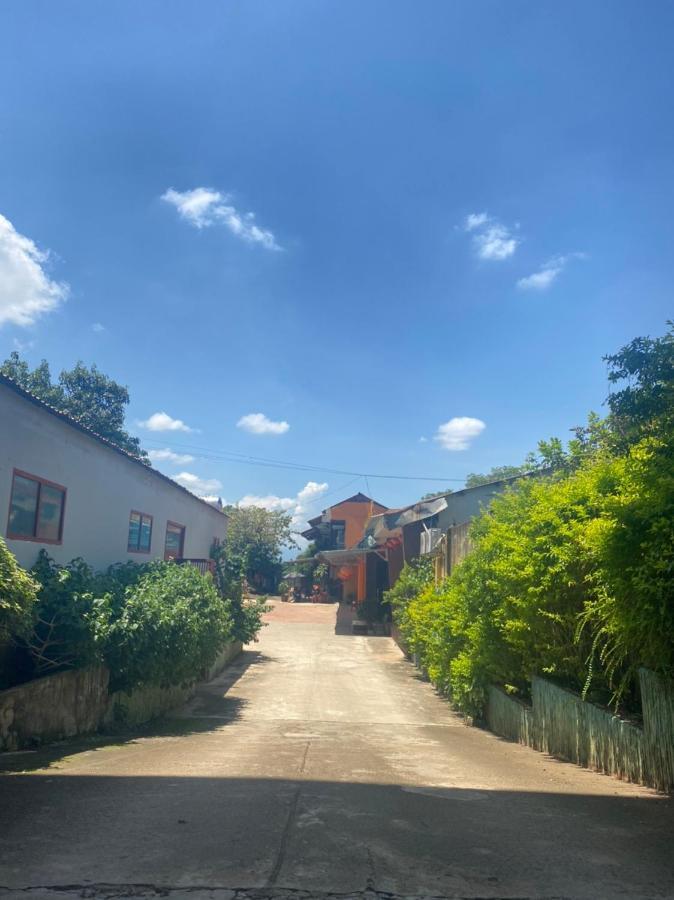 Hotel Khach San Ban Me Xanh Buôn Ma Thuột Esterno foto