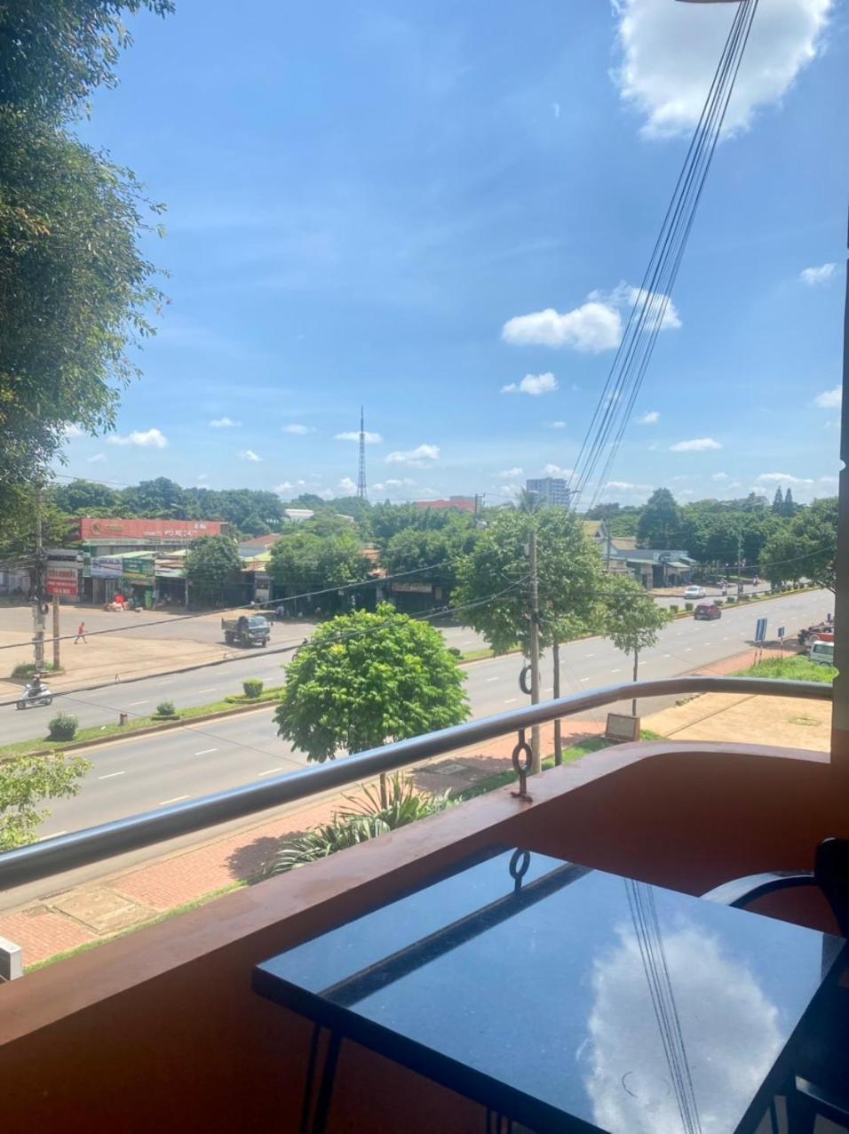 Hotel Khach San Ban Me Xanh Buôn Ma Thuột Esterno foto