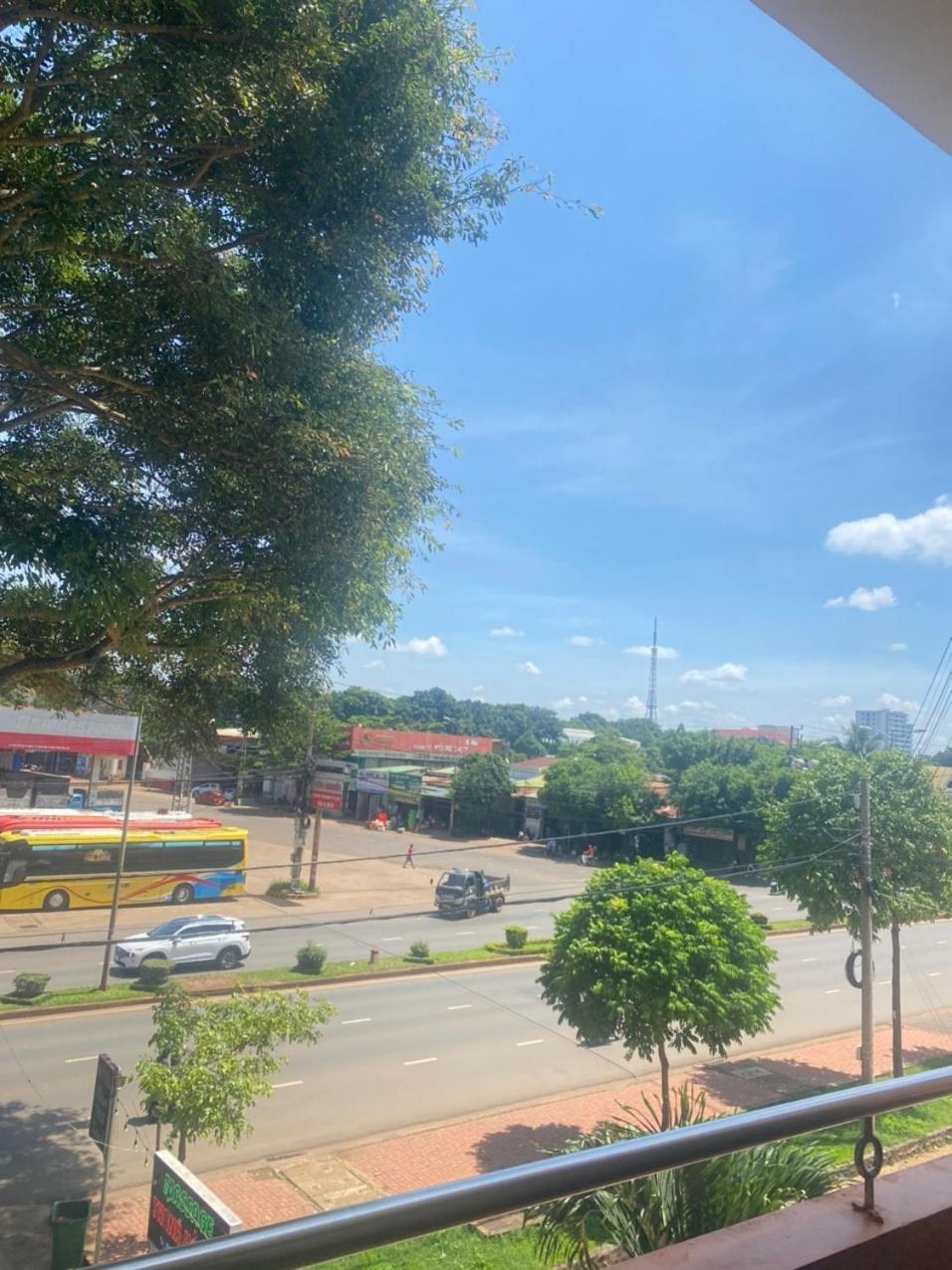 Hotel Khach San Ban Me Xanh Buôn Ma Thuột Esterno foto
