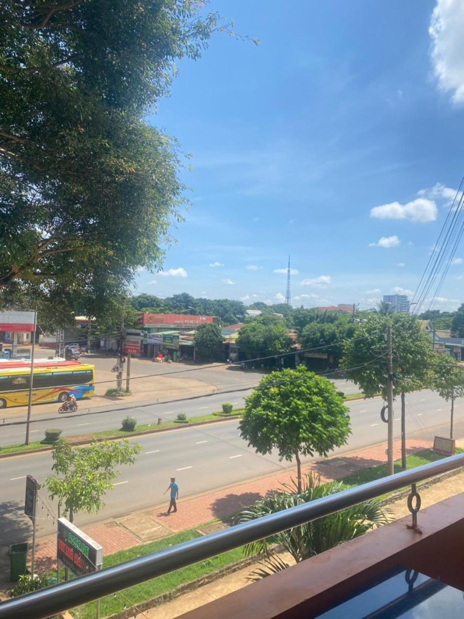 Hotel Khach San Ban Me Xanh Buôn Ma Thuột Esterno foto